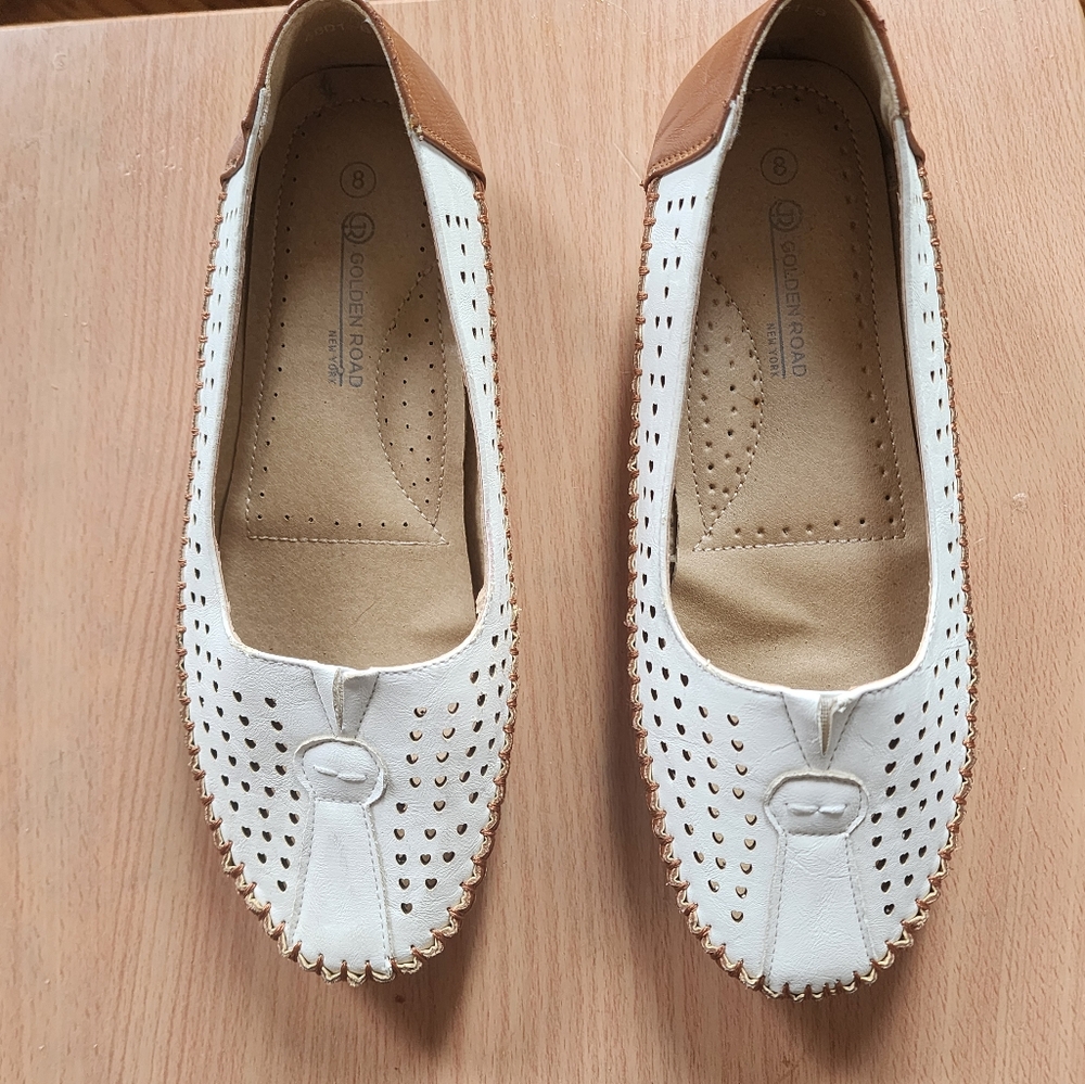GOLDEN ROAD LADIES FLAT CASUAL. NEW WITHOUT BOX
